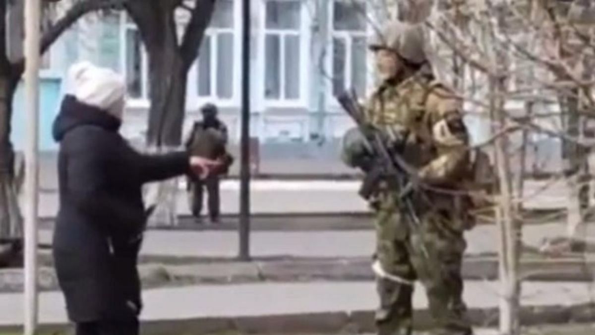 Soldiers Chat With Ukrainian Women